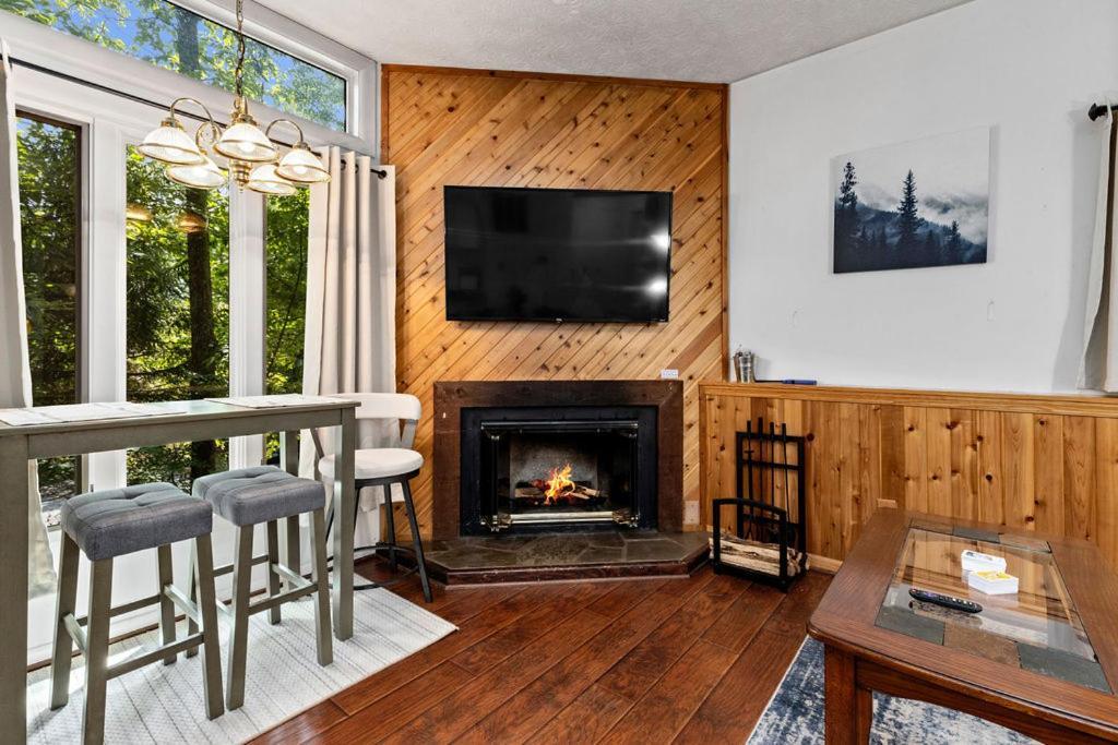 Cozy Condo In Wintergreen Resort That Sleeps 4! Lyndhurst エクステリア 写真