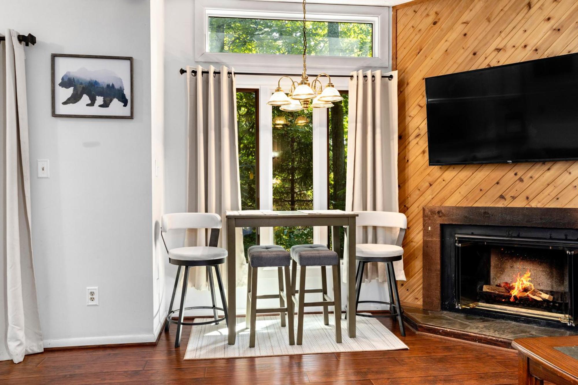 Cozy Condo In Wintergreen Resort That Sleeps 4! Lyndhurst エクステリア 写真